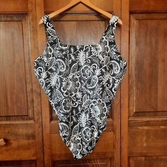 NWOT Lands' End Tugless Low Leg One Piece Swimsuit Black White Floral Size 24W
